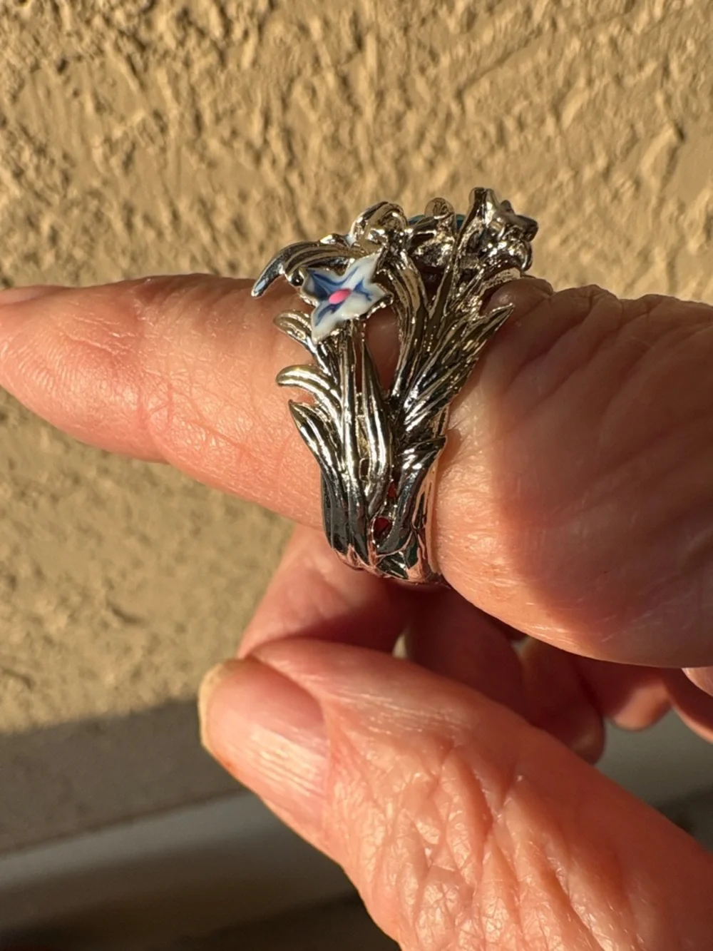 Elegant Silver and Blue Floral Ring‎